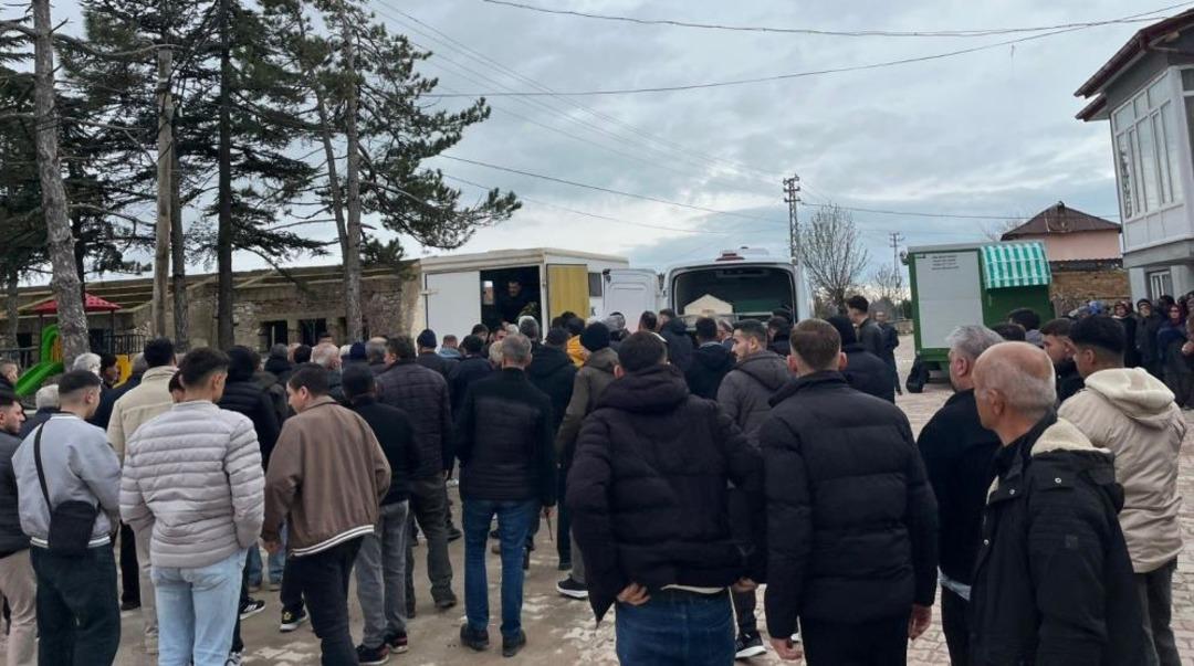 Antalya daki silahlı kavgada &ouml;len gen&ccedil; toprağa verildi 1