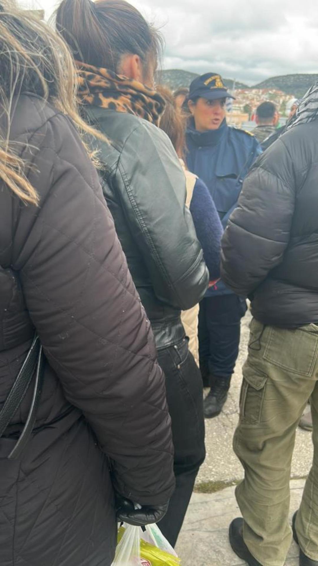 Türk tatilciler dönüş yolunda Yunanistan ın Midilli Adası nda mahsur kaldı 1