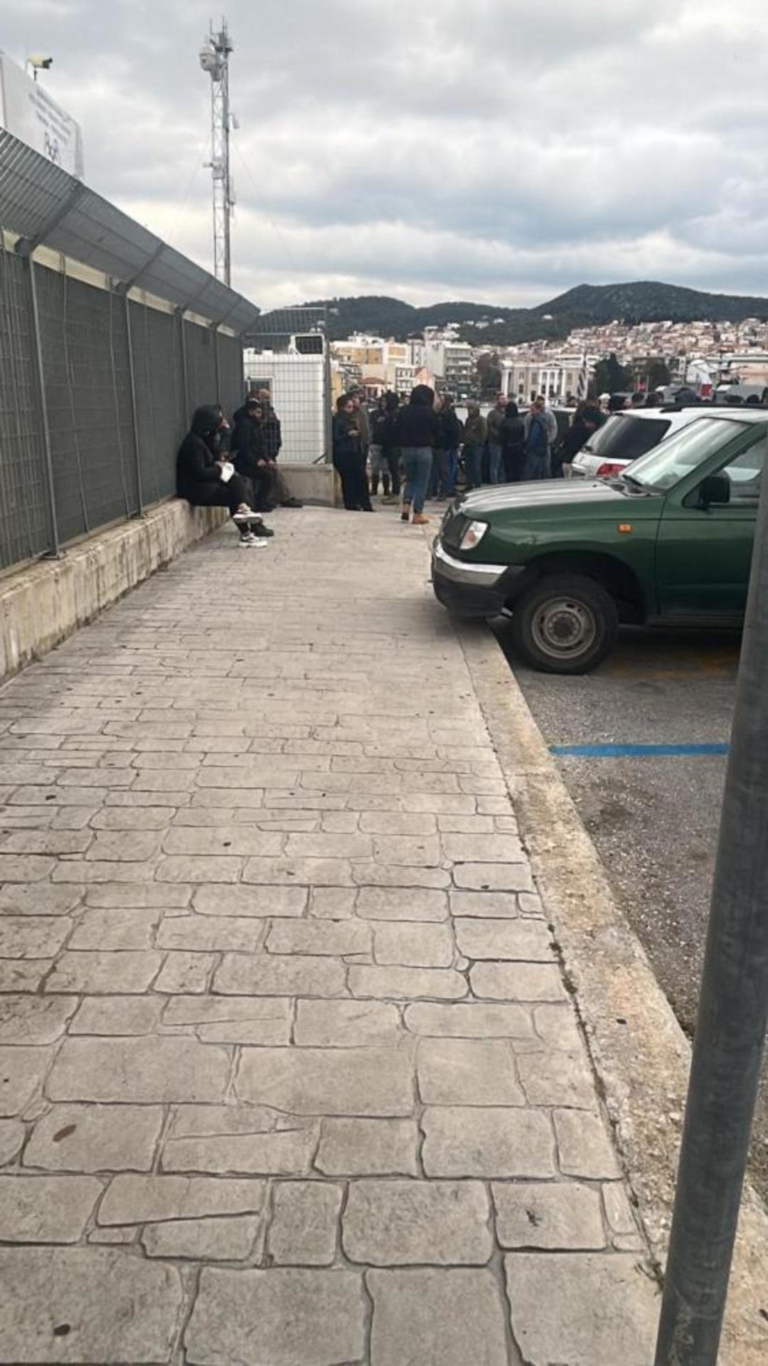 Türk tatilciler dönüş yolunda Yunanistan ın Midilli Adası nda mahsur kaldı 3