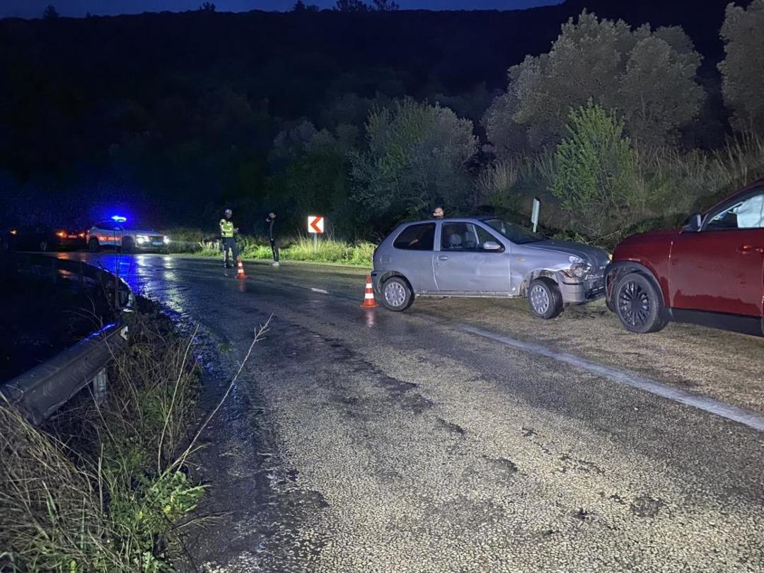 Bursa da iki otomobil &ccedil;arpıştı: 1 kişi yaralandı, 11 aylık bebek faciadan d&ouml;nd&uuml; 1