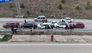 Bayram d&ouml;n&uuml;ş&uuml; zincirleme kaza: Anne ve iki &ccedil;ocuğu yaralandı