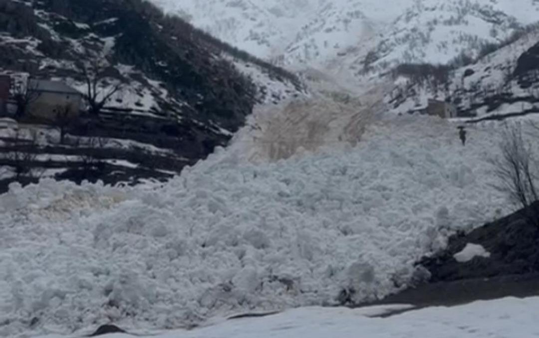 Y&uuml;ksekova&rsquo;da &ccedil;ığ paniği: K&ouml;y halkı faciadan d&ouml;nd&uuml; 1