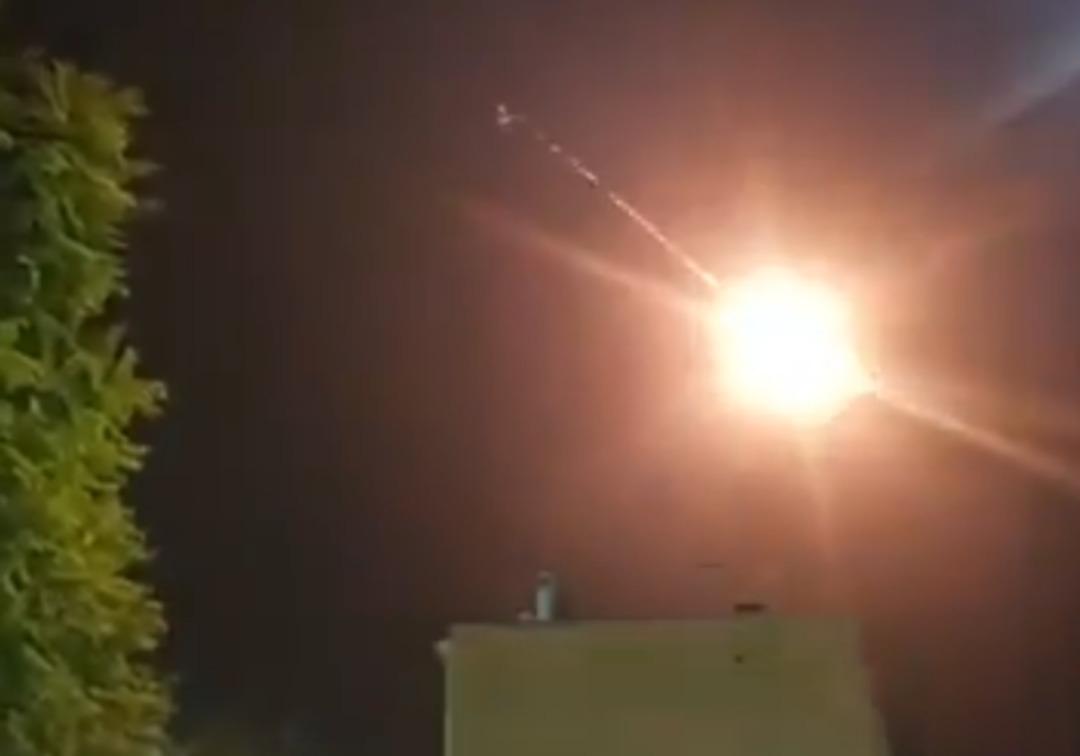 SON DAKİKA | Savaşta 3 hafta geride kaldı! İran, nükleer tesislerin bulunduğu İsrail in Dimona kentini füzelerle vurdu 1