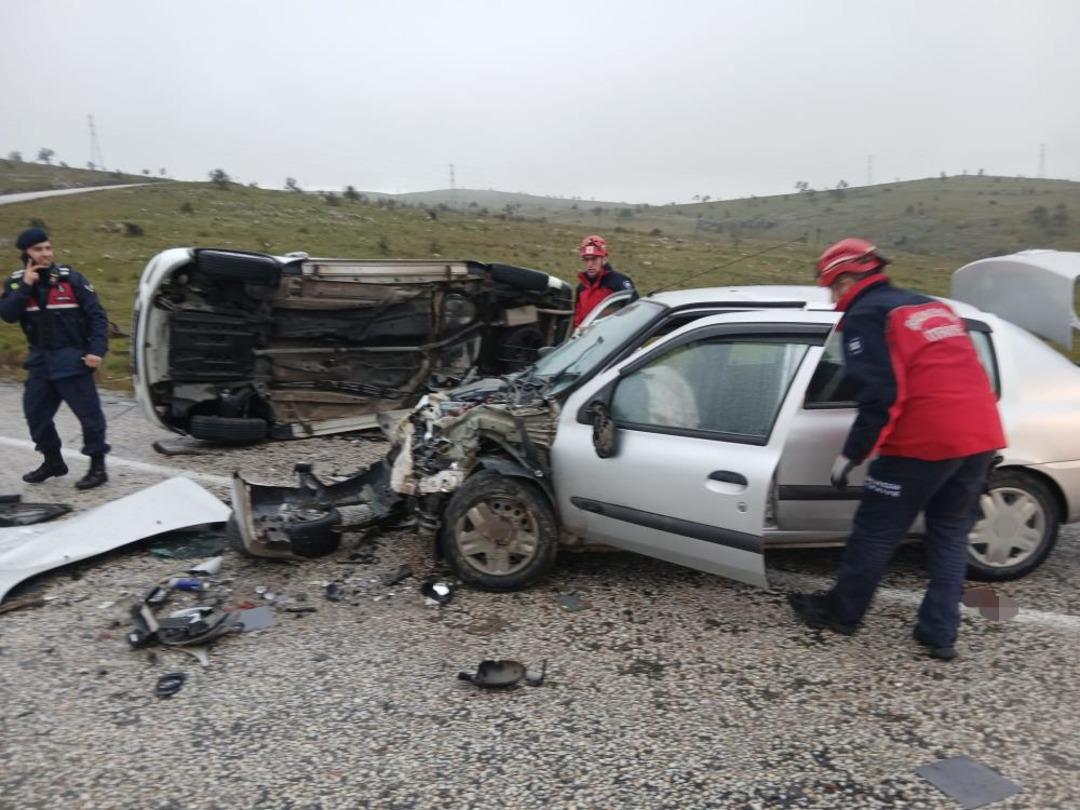 Balıkesir de meydana gelen trafik kazasında 5 kişi yaralandı 2