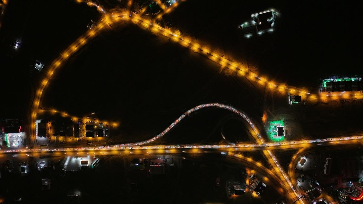 43 ilin geçiş noktasında tatilcilerin dönüş yolculuğu! Araç kuyruğu 40 kilometreyi aştı - Mynet Yaşam