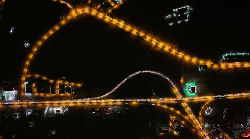 43 ilin ge&ccedil;iş noktasında tatilcilerin d&ouml;n&uuml;ş yolculuğu! Ara&ccedil; kuyruğu 40 kilometreyi aştı