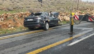 Mardin&rsquo;de kontrolden &ccedil;ıkan otomobil takla attı: 3 yaralı