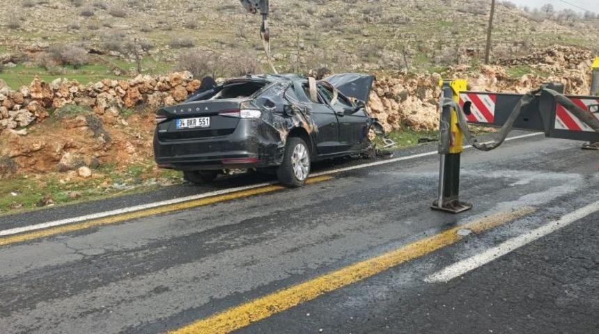 Mardin&rsquo;de kontrolden &ccedil;ıkan otomobil takla attı: 3 yaralı