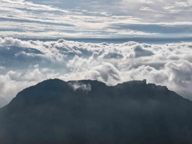 Bulutlar Kozan Kalesi&rsquo;nde dans etti, ortaya masalsı g&ouml;r&uuml;nt&uuml;ler &ccedil;ıktı 7