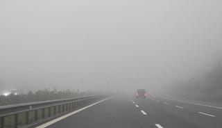 TEM Otoyolu D&uuml;zce ge&ccedil;işinde yoğun sis etkili oluyor