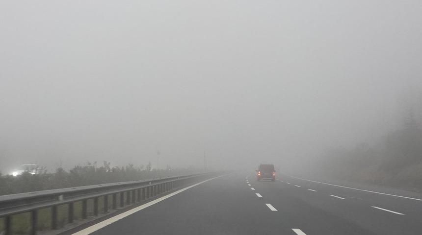 TEM Otoyolu D&uuml;zce ge&ccedil;işinde yoğun sis etkili oluyor