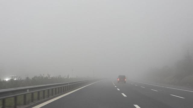 TEM Otoyolu Düzce geçişinde yoğun sis etkili oluyor