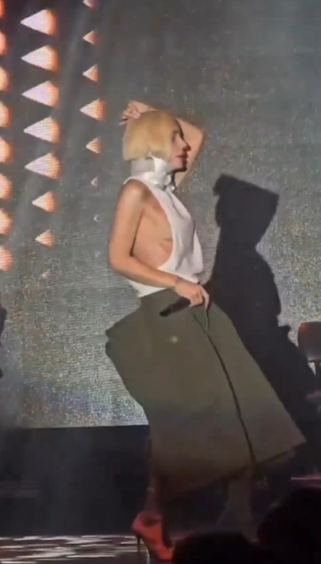 G&uuml;lşen in bayram sahnesindeki tarzı ağızları a&ccedil;ık bıraktı! "Sa&ccedil;malamışsın" 3