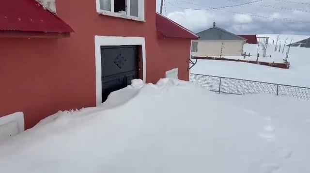 G&uuml;m&uuml;şhane&rsquo;de akılalmaz olay: Ayılar bu kez kapıdan değil pencereden girdi 1