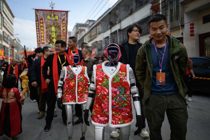 Robotlar sokağa böyle çıktı! Görenler dönüp bir daha baktı... G2