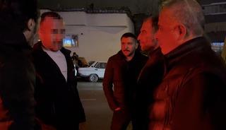 Alkoll&uuml; s&uuml;r&uuml;c&uuml; ortalığı karıştırdı: Vatandaşı polis sandı, ara&ccedil; sahiplerini teselli etti