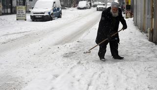 Ardahan ve Kars'ta kar yağışı ve soğuk hava etkili oldu