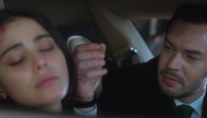 Yeni b&ouml;l&uuml;mde olayların ardı arkası kesilmiyor! Bomba sahne