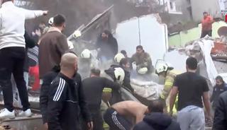 Son dakika| İstanbul Fatih'te bir bina &ccedil;&ouml;kt&uuml;