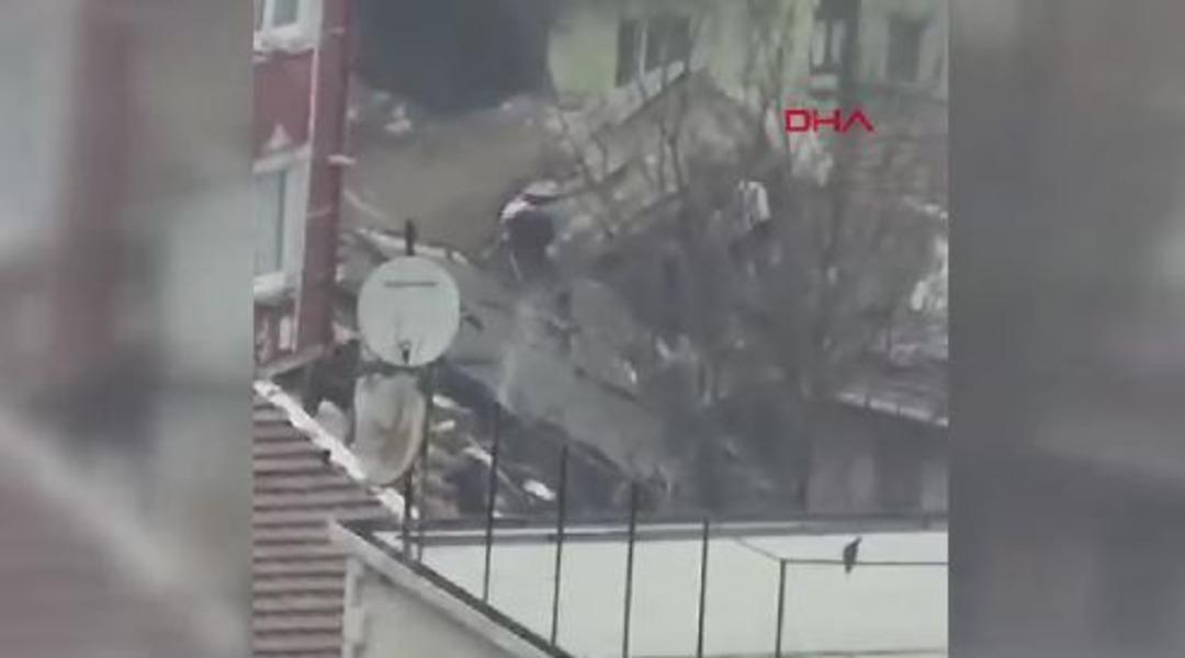 SON DAKİKA| İstanbul Fatih te 2 bina &ccedil;&ouml;kt&uuml;! 9 kişi g&ouml;&ccedil;&uuml;k altında kaldı, 7 kişi hastaneye kaldırıldı 3