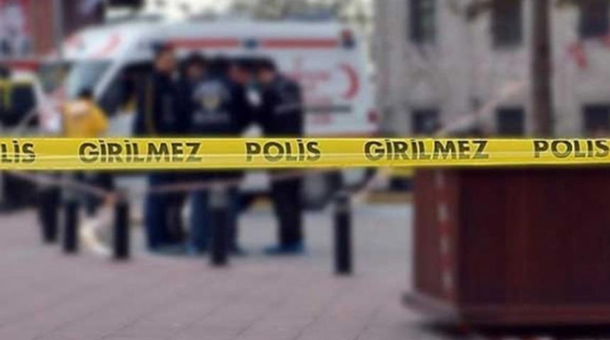 Kocaeli'de akılalmaz olay! &Ccedil;ocukların oynadığı t&uuml;feği yere fırlattı 2 &ccedil;ocuğu birden yaraladı!