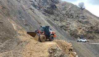 Heyelan kapatmıştı! Yeniden ulaşıma a&ccedil;ıldı