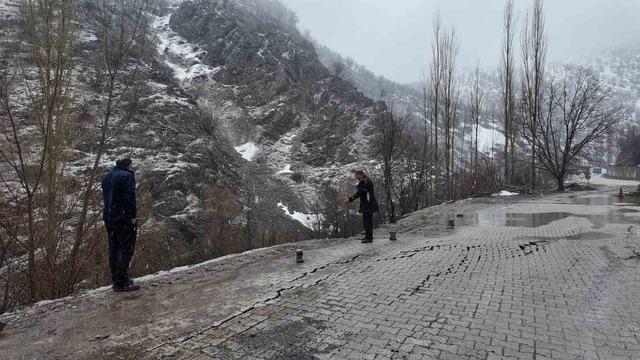 Sağanak nedeniyle köyün bir bölümü çöktü! Evler boşaltıldı