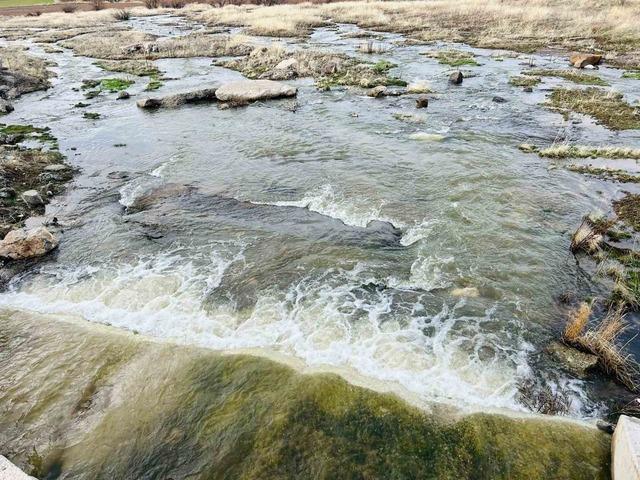 Kayseri&rsquo;nin bir il&ccedil;esinde baharın habercisi derede suları akmaya başladı 3