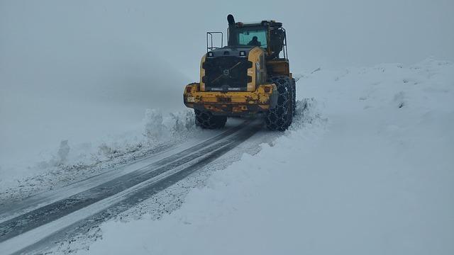 Hakkari&rsquo;de 13 k&ouml;y ve 32 mezra yolu ulaşıma kapandı 1