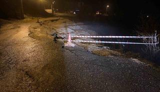 Sağanak nedeniyle yol &ccedil;&ouml;kt&uuml;, 11 k&ouml;y yolu ulaşıma kapandı