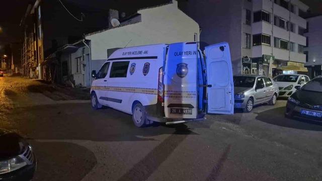 Eskişehir&rsquo;de alacak verecek kavgası kanlı bitti: 2 yaralı 3