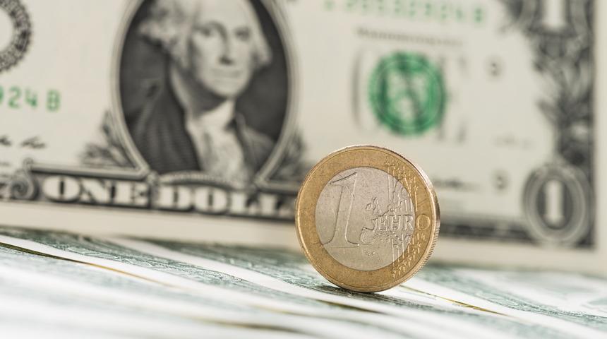 Dolar ve euro rekor tazeledi