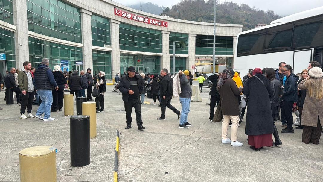 Vizesiz ve yakın diye akın ettiler: Uzun kuyruklar oluştu 1