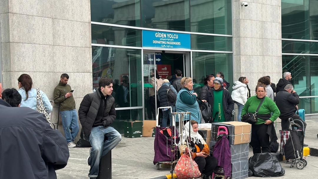 Vizesiz ve yakın diye akın ettiler: Uzun kuyruklar oluştu 2