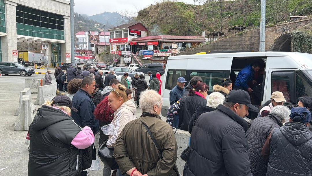 Vizesiz ve yakın diye akın ettiler: Uzun kuyruklar oluştu 3