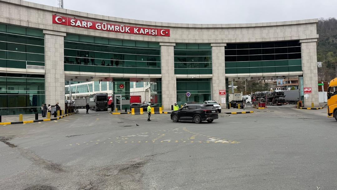 Vizesiz ve yakın diye akın ettiler: Uzun kuyruklar oluştu 4