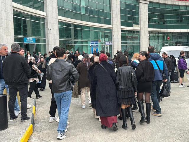 Vizesiz ve yakın diye akın ettiler: Uzun kuyruklar oluştu