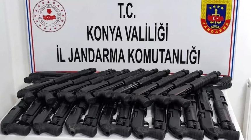 Konya'da silah ka&ccedil;ak&ccedil;ılığı operasyonunda 250 ruhsatsız tabanca ele ge&ccedil;irildi