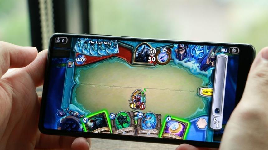 Oyuncu telefonu Xiaomi Black Shark kanlı canlı sızdı!