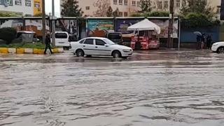 Kızıltepe’de sağanak nedeniyle cadde ve sokaklar göle döndü
