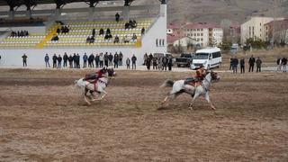Bayburt’ta gelenek bozulmadı: Ramazan Bayramı ata sporu ciritle uğurlandı