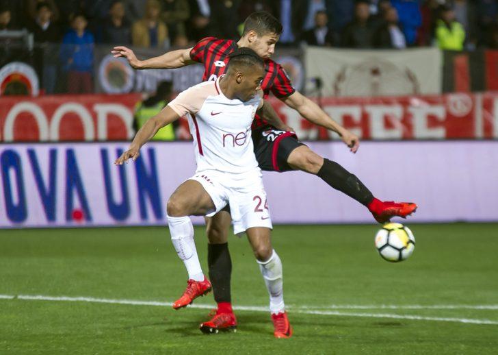 Rıdvan Dilmen'den Ümit Özat'a övgü dolu sözler G3