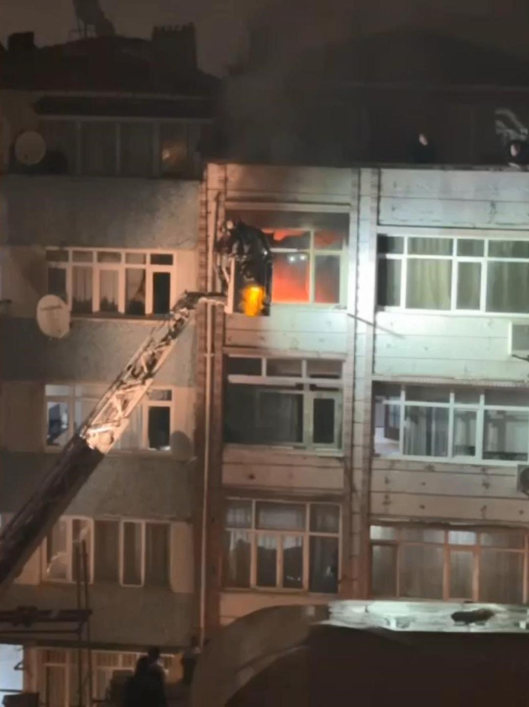 Fatih te dehşet dolu anlar! Eşini &ouml;ld&uuml;r&uuml;p evi ateşe verdi:  Her şeyi planlı yapmış  1