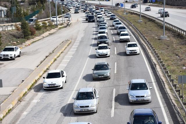Kilit kavşak Kırıkkale de bayram dönüşü yoğunluğu 3