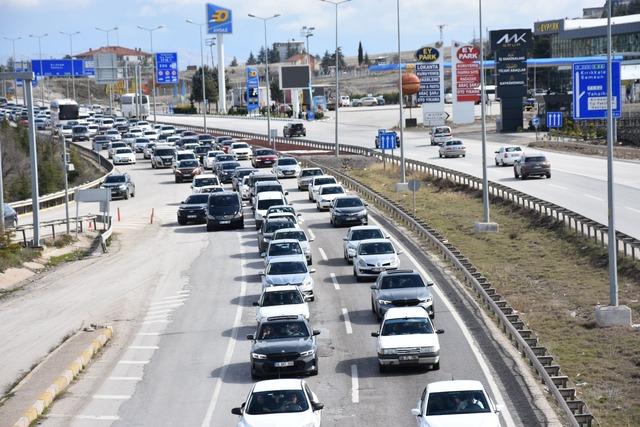 Kilit kavşak Kırıkkale de bayram dönüşü yoğunluğu 1
