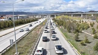 'Kilit kavşak' Kırıkkale'de bayram dönüşü yoğunluğu