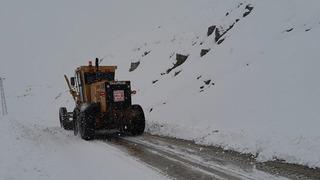 Yüksekova’ya kış geri geldi