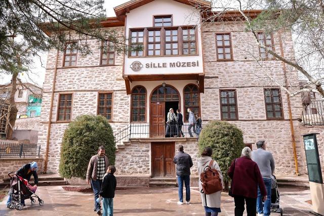 Sel&ccedil;uklu&rsquo;nun sembol mekanları bayram tatilinde ziyaret&ccedil;i akınına uğradı 2