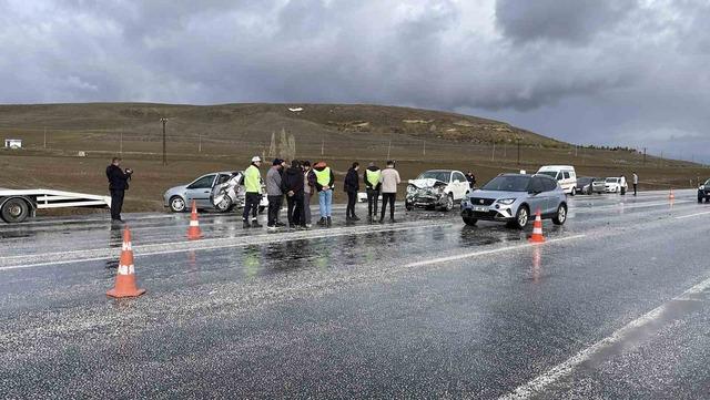 Bayram tatili d&ouml;n&uuml;ş&uuml; trafik kazası: 1 &ouml;l&uuml;, 5 yaralı 7