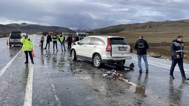 Bayram tatili d&ouml;n&uuml;ş&uuml; trafik kazası: 1 &ouml;l&uuml;, 5 yaralı 5